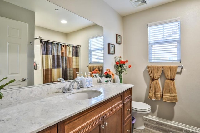 full bathroom featuring wood finished floors, vanity, toilet, baseboards, and a shower with curtain