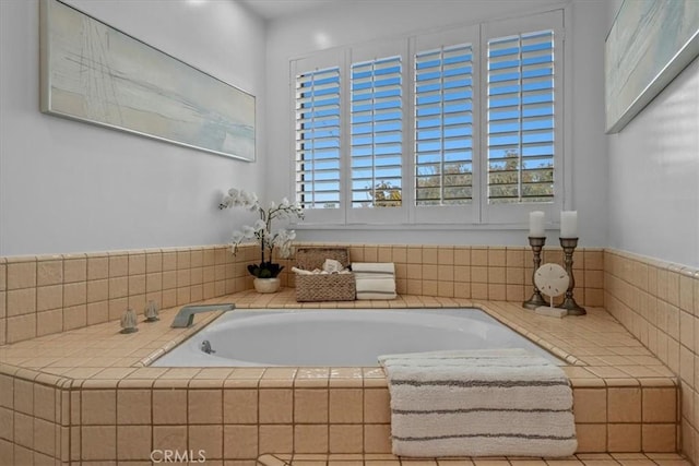 1467 18th St, Manhattan Beach, CA 90266 - full bath featuring a garden tub
