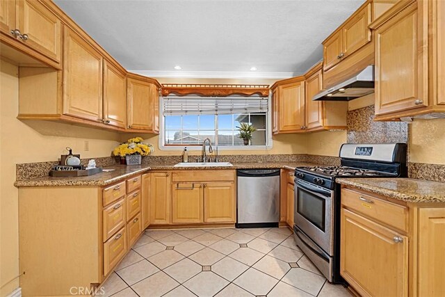 4340 Highland Ave, Oxnard, CA 93033 - kitchen with stainless steel appliances, a sink, under cabinet range hood, crown molding, and recessed lighting