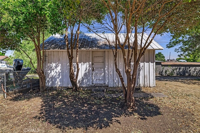 440 S Plumas St, Willows, CA 95988 - view of outdoor structure with fence, an outbuilding, and entry steps