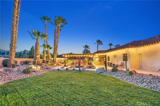 31024 Rabbit Springs Rd, Lucerne Valley, CA 92356 - view of yard with a patio area