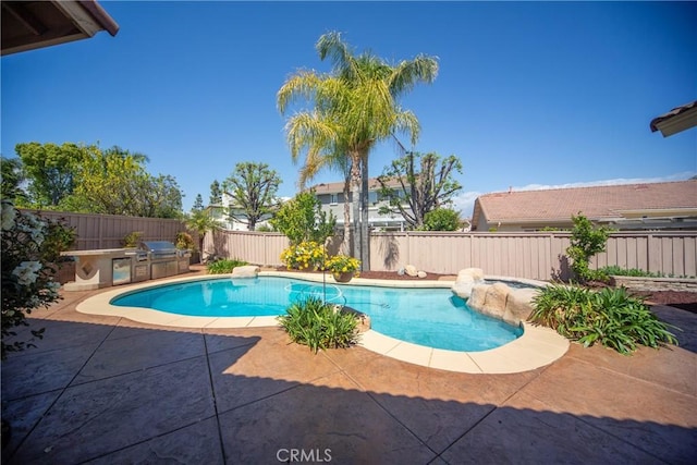 43922 Carentan Dr, Temecula, CA 92592 - view of swimming pool featuring a patio, a fenced backyard, and exterior kitchen