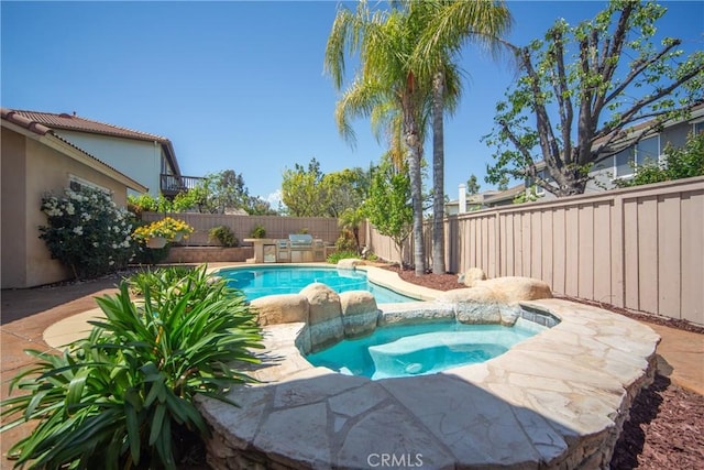 43922 Carentan Dr, Temecula, CA 92592 - view of pool with an in-ground hot tub, a fenced backyard, and a patio