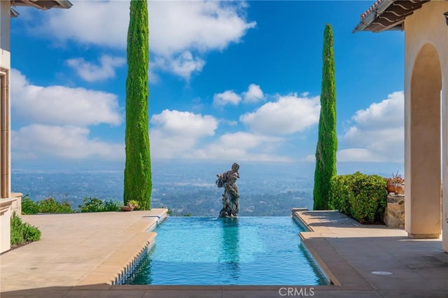 7811 Camino De Arriba, Rancho Santa Fe, CA 92067 - view of swimming pool with a patio area and an infinity pool