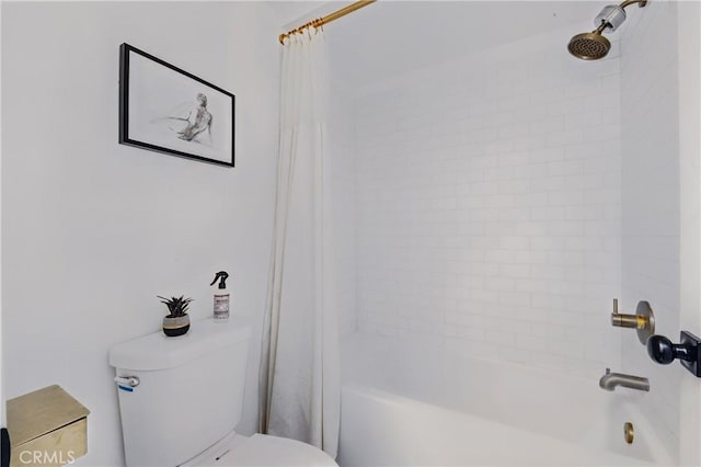 full bathroom featuring toilet and shower / tub combo with curtain