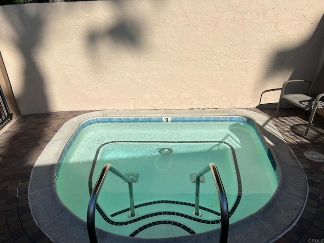 3252 Via Marin Unit 9, La Jolla, CA 92037 - view of swimming pool featuring a pool and an in-ground hot tub