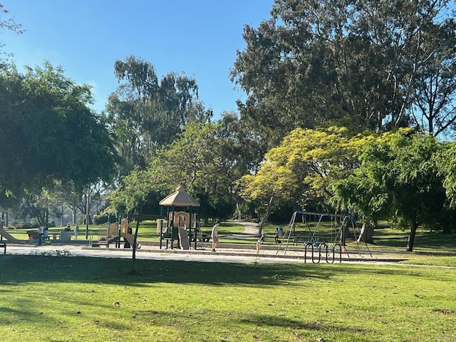 3252 Via Marin Unit 9, La Jolla, CA 92037 - view of property's community featuring a yard