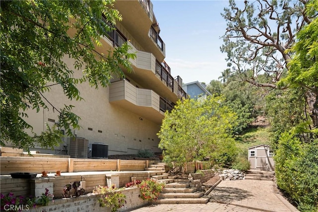 4117 Vanetta Pl, Studio City, CA 91604 - view of property with cooling unit