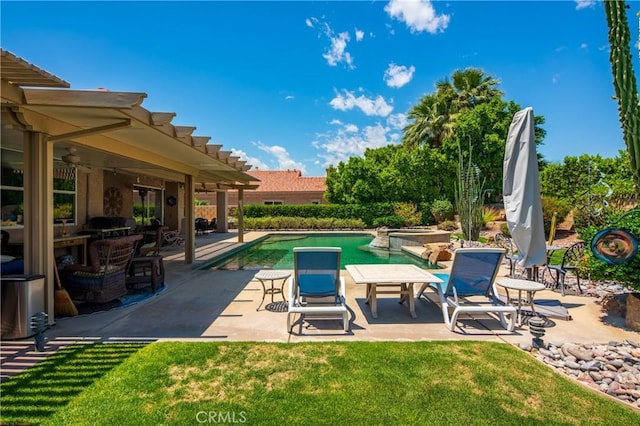 74078 W Petunia Pl, Palm Desert, CA 92211 - view of swimming pool featuring a patio area, a yard, a ceiling fan, and a pool with connected hot tub