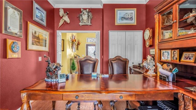 74078 W Petunia Pl, Palm Desert, CA 92211 - office with crown molding and a textured wall