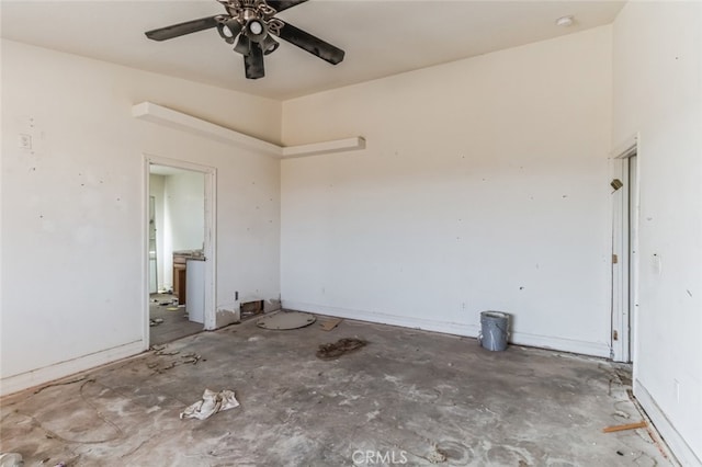 8975 Pumalo Rd, Lucerne Valley, CA 92356 - unfurnished room with a ceiling fan