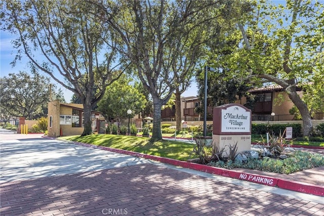 1010 W Macarthur Blvd Unit 8, Santa Ana, CA 92707 - view of decorative road with curbs
