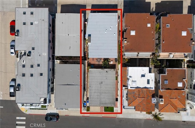 211 Crest Dr, Manhattan Beach, CA 90266 - aerial view of property and surrounding area with property boundaries highlighted