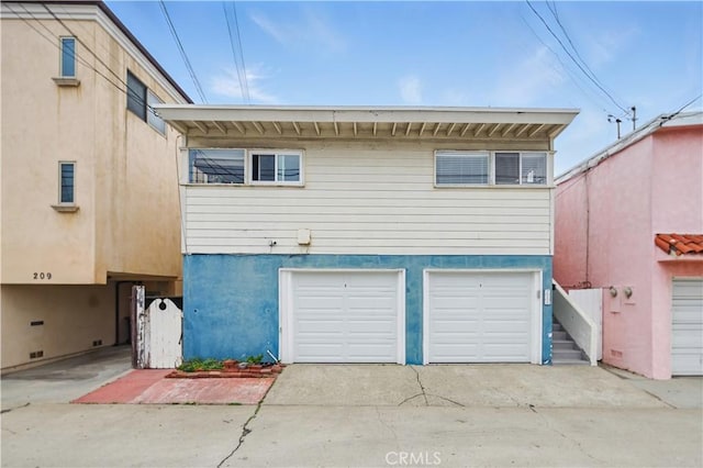 211 Crest Dr, Manhattan Beach, CA 90266 - garage featuring concrete driveway