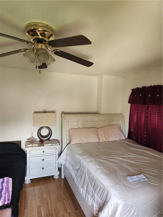 bedroom featuring wood finished floors and a ceiling fan