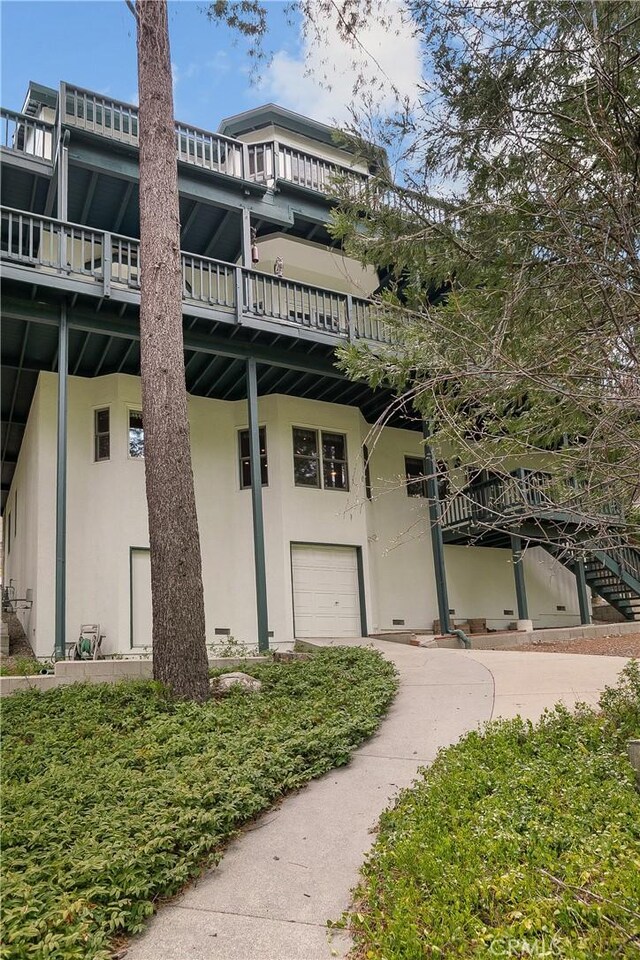 109 S Fairway Dr, Lake Arrowhead, CA 92352 - view of property with driveway and a garage
