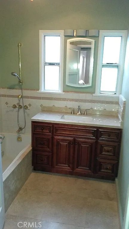 527 S Orchard Dr, Burbank, CA 91506 - full bath with vanity and shower / bathtub combination