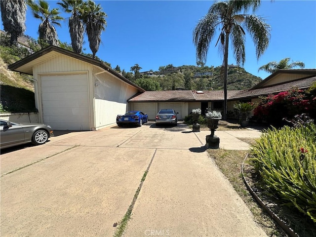 view of front of house featuring concrete driveway