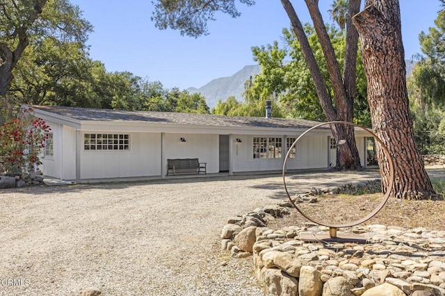 ranch-style house featuring a mountain view