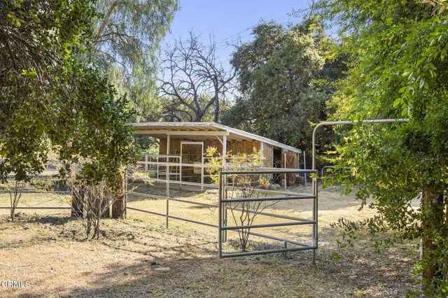view of outdoor structure featuring an exterior structure and an outdoor structure