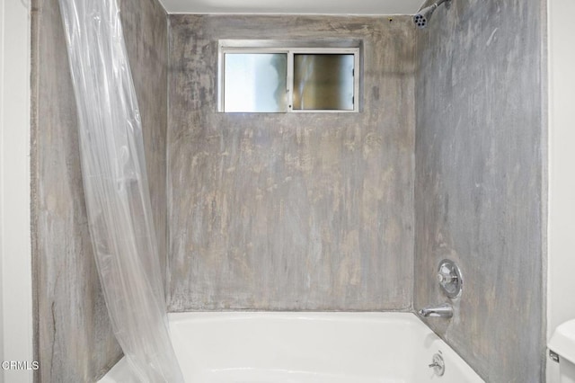 bathroom featuring shower / tub combo with curtain and toilet