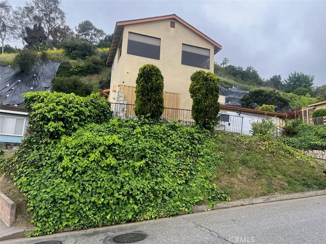 5134 Veronica St, Los Angeles, CA 90008 - view of home's exterior with stucco siding and fence