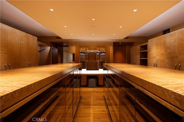 2526 Riviera Dr, Laguna Beach, CA 92651 - playroom with wood finished floors and a community bar