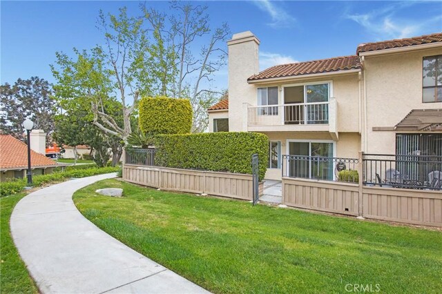 611 Colonial Cir, Fullerton, CA 92835 - view of green lawn