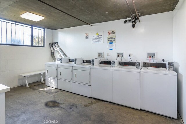 515 W Harvard St, Glendale, CA 91204 - communal laundry room featuring separate washer and dryer