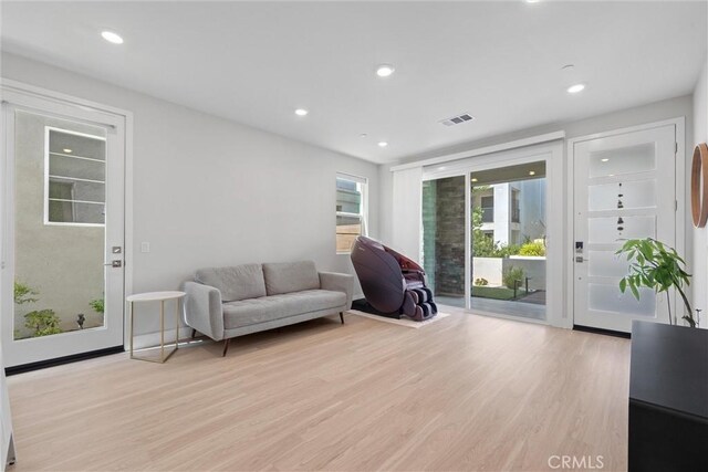 sitting room featuring light wood finished floors and recessed lighting