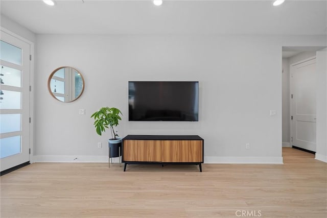 living room with wood finished floors, recessed lighting, and baseboards