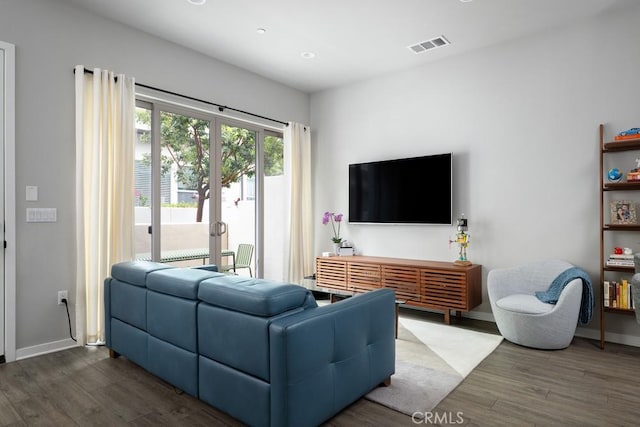 204 Alienta Ln, Rancho Mission Viejo, CA 92694 - living area featuring wood finished floors and recessed lighting