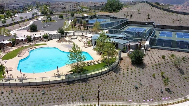 204 Alienta Ln, Rancho Mission Viejo, CA 92694 - community pool with a patio area