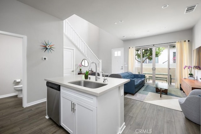 204 Alienta Ln, Rancho Mission Viejo, CA 92694 - kitchen featuring open floor plan, stainless steel dishwasher, dark wood-type flooring, light countertops, and recessed lighting