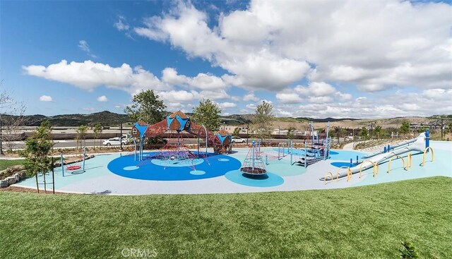 204 Alienta Ln, Rancho Mission Viejo, CA 92694 - view of property's community featuring a lawn