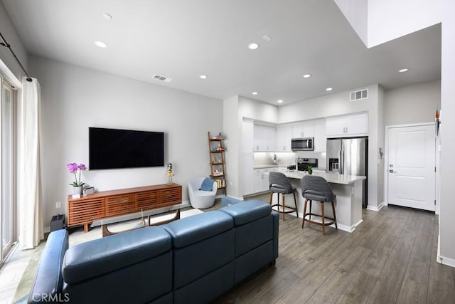 204 Alienta Ln, Rancho Mission Viejo, CA 92694 - living room featuring wood finished floors and recessed lighting
