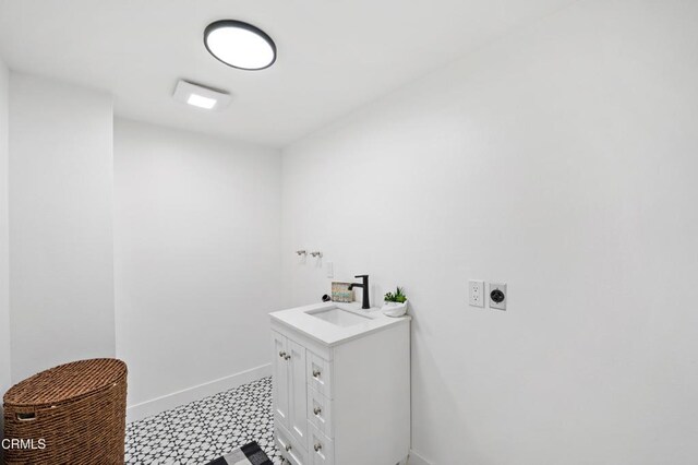 5304 Whitecap St, Oxnard, CA 93035 - laundry area featuring hookup for an electric dryer and light flooring