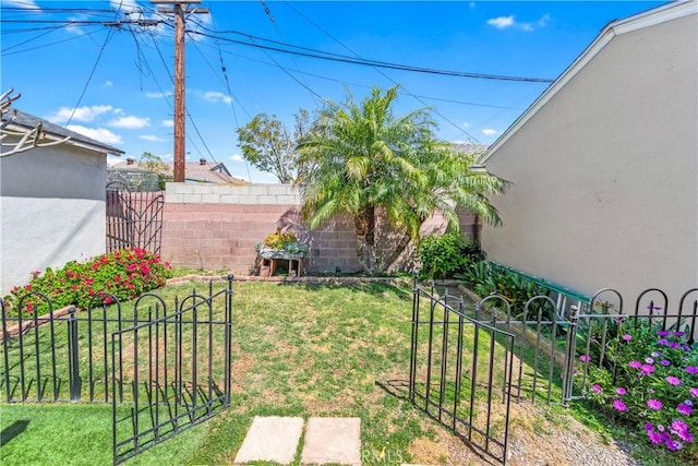 4702 Castana Ave, Lakewood, CA 90712 - view of yard featuring a gate