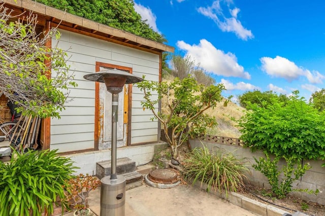 252 Worthington St, Spring Valley, CA 91977 - view of outbuilding featuring fence