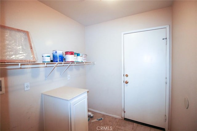 1680 Elmbridge Ln, Hemet, CA 92545 - laundry area featuring light tile patterned floors, hookup for a washing machine, and hookup for an electric dryer