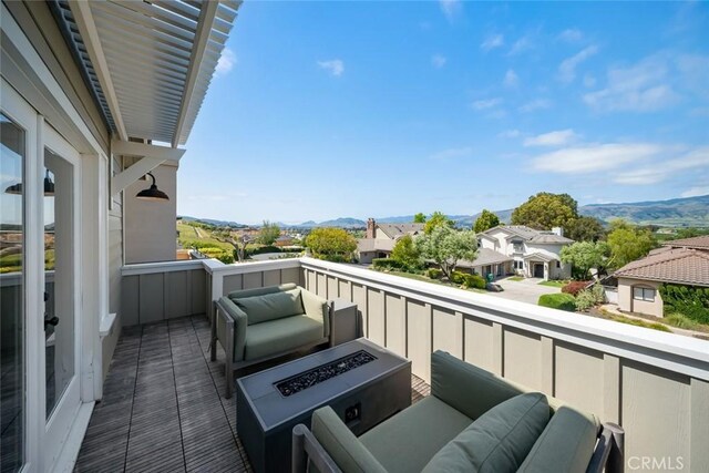 863 Greystone Pl, San Luis Obispo, CA 93401 - balcony featuring an outdoor fire pit, a mountain view, and a residential view