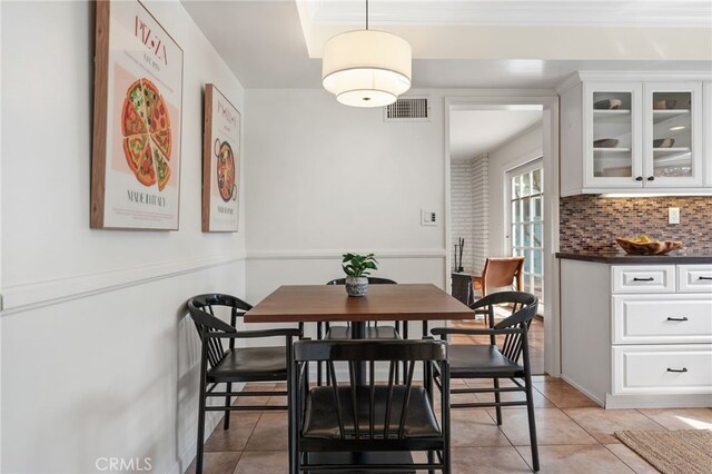 dining room featuring light tile patterned floors