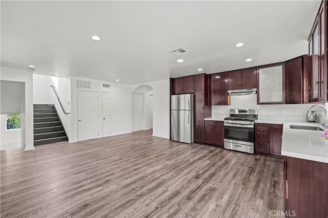 28637 Chiquito Canyon Rd, Castaic, CA 91384 - kitchen featuring stainless steel appliances, a sink, light wood-type flooring, light countertops, and recessed lighting