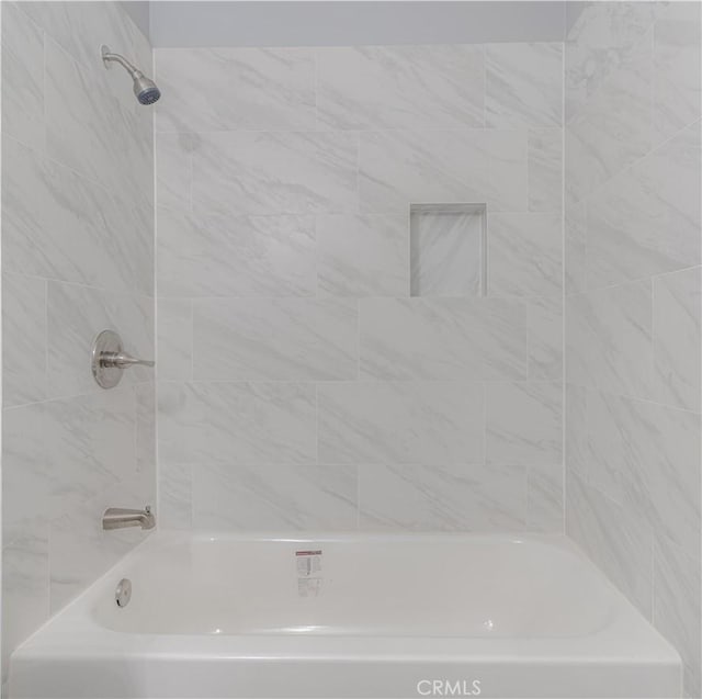2726 W Orion Ave, Santa Ana, CA 92704 - full bath with shower / tub combination