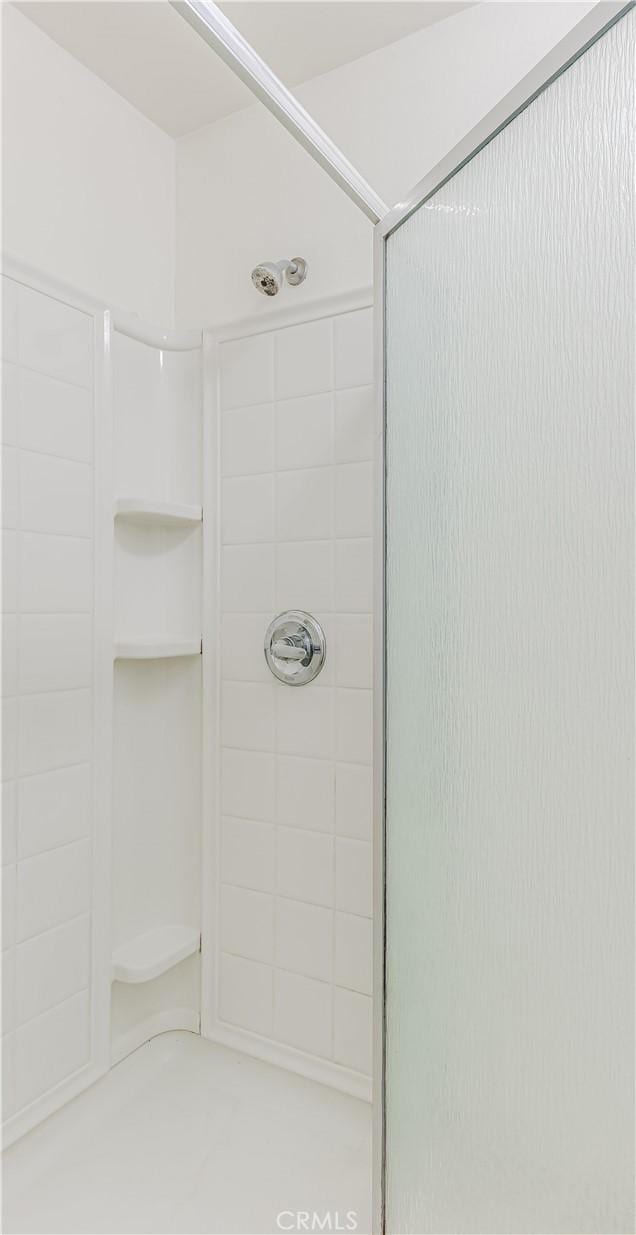 2726 W Orion Ave, Santa Ana, CA 92704 - full bath with a shower stall
