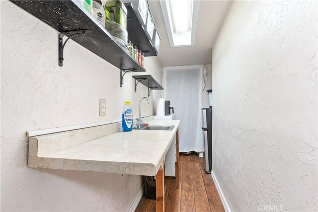 7900 San Clemente Ave, Atascadero, CA 93422 - washroom featuring a sink, dark wood-style flooring, a textured wall, and baseboards