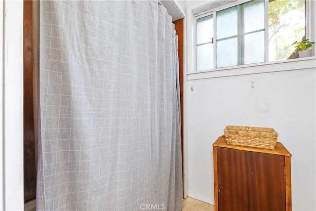 7900 San Clemente Ave, Atascadero, CA 93422 - full bathroom with baseboards