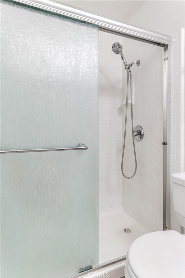2619 W Aurora St, Santa Ana, CA 92704 - full bath featuring a shower stall