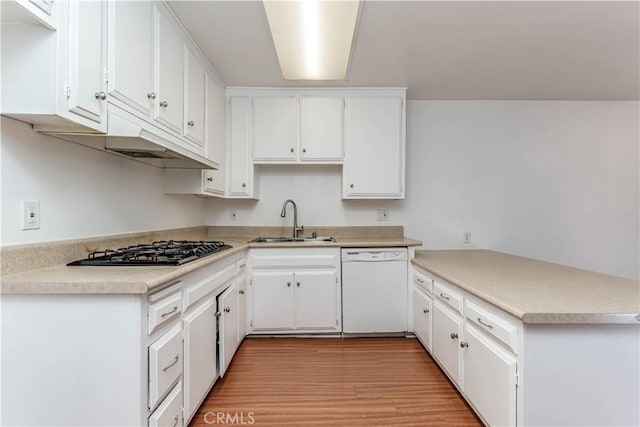 2619 W Aurora St, Santa Ana, CA 92704 - kitchen with dishwasher, a sink, gas stovetop, a peninsula, and light wood-style floors