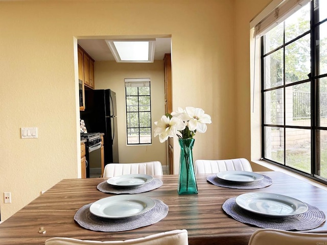 13272 Wimberly Sq Unit 219, San Diego, CA 92128 - dining area featuring a textured wall